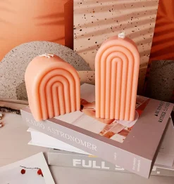 Tom Wohndeko-Aromara Arched Soy Scented Candle – Freesia, Rose & Wild Bluebell