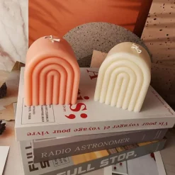 Tom Wohndeko-Aromara Arched Soy Scented Candle – Freesia, Rose & Wild Bluebell