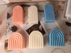 Tom Wohndeko-Aromara Arched Soy Scented Candle – Freesia, Rose & Wild Bluebell