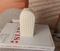 Tom Wohndeko-Aromara Arched Soy Scented Candle – Freesia, Rose & Wild Bluebell