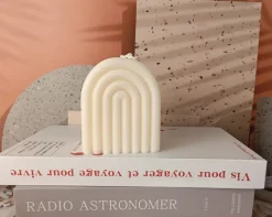 Tom Wohndeko-Aromara Arched Soy Scented Candle – Freesia, Rose & Wild Bluebell