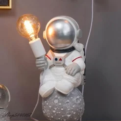 Comfort u0026 Style Beleuchtung-Astronaut Table Lamp - Minimal Resin Design