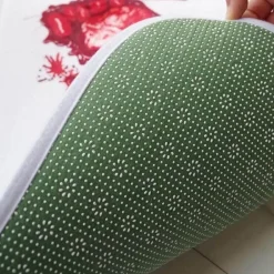 Tranquil Waters Badezimmer-Badematte aus Mikrofaser mit Memory-Schaumstoff und Fußabdruck in Rot