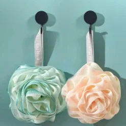 The Blissful Bath Badezimmer-Badeschwamm mit japanischer Rose – weiches Peeling-Duschaccessoire