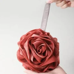 The Blissful Bath Badezimmer-Badeschwamm mit japanischer Rose – weiches Peeling-Duschaccessoire