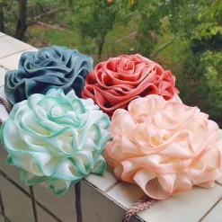 The Blissful Bath Badezimmer-Badeschwamm mit japanischer Rose – weiches Peeling-Duschaccessoire