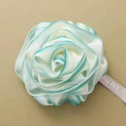 The Blissful Bath Badezimmer-Badeschwamm mit japanischer Rose – weiches Peeling-Duschaccessoire