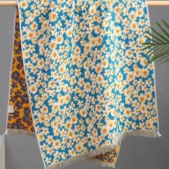 Wrap u0026 Relax Bettzeug-Badetuch aus Baumwolle mit Blumenmuster – Handtuch mit Country-Blumen-Design