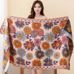 Wrap u0026 Relax Bettzeug-Badetuch „Nordic Flower“ – weiches, saugfähiges Baumwollgaze-Handtuch