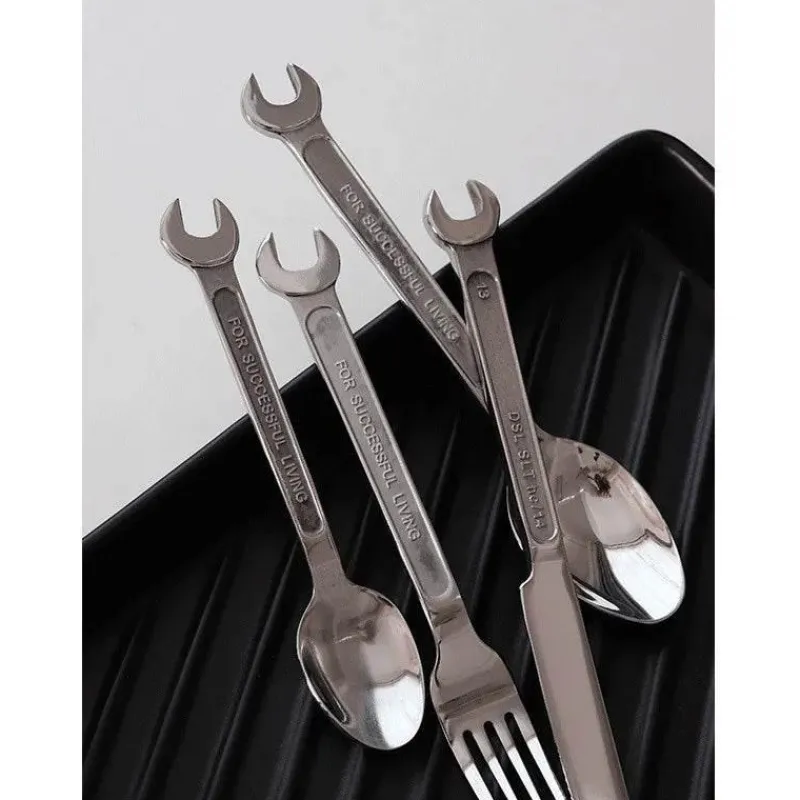 Elegance at the Table Küche & Esszimmer-Besteckset aus Edelstahl – Schraubenschlüssel, Messer, Gabel, Löffel, Küchenutensilien