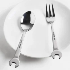 The Culinary Kit Küche & Esszimmer-Besteckset in Schraubenschlüsselform mit Gabel und Löffel – einzigartiges, kreatives Besteck
