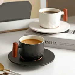 Tom Küche & Esszimmer-Blaues Retro-Kaffeetassen-Set aus Keramik mit Untertasse und Holzgriff – 130 ml