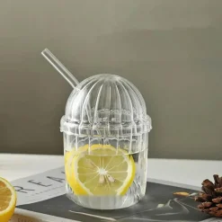 Plates u0026 More Küche & Esszimmer-Borosilikatglasbecher mit Deckel und Strohhalm – vertikal gestreifte Kaffeetasse