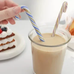 Plates u0026 More Küche & Esszimmer-Bunter Weihnachtslöffel mit langem Griff – Kreativer Rührstab aus Glas für Saft, Kaffee und Kuchen