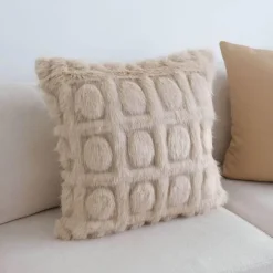 The Cushion Corner Bettzeug-Cremefarbener geometrischer Kunstfell-Kissenbezug – Luxus-Wohndekor-Akzent