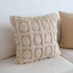 The Cushion Corner Bettzeug-Cremefarbener geometrischer Kunstfell-Kissenbezug – Luxus-Wohndekor-Akzent