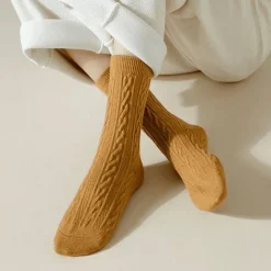 Damen Everly u0026 Lace Damenbekleidung-Crew-Socken mit Zopfmuster – Stilvolle, bequeme Socken für jeden Tag