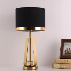 Glow u0026 Shade Beleuchtung-Crowns Embrace Tischlampe – Elegante Beleuchtung für Zuhause