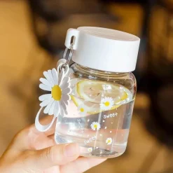 Tom Küche & Esszimmer-Daisy Flower 350 ml Glaswasserflasche – Stilvoller tragbarer Becher