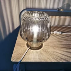 Bright Accents Beleuchtung-Dekorative Tischlampe aus gehämmertem Glas – stilvolle Beleuchtungsvorrichtung