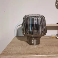 Bright Accents Beleuchtung-Dekorative Tischlampe aus gehämmertem Glas – stilvolle Beleuchtungsvorrichtung