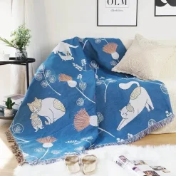 Snug u0026 Soft Bettzeug-Doppelseitige Sofadecke mit Cartoon-Katze – moderner, staubdichter Bezug mit Quasten für Doppelbetten und Sofas