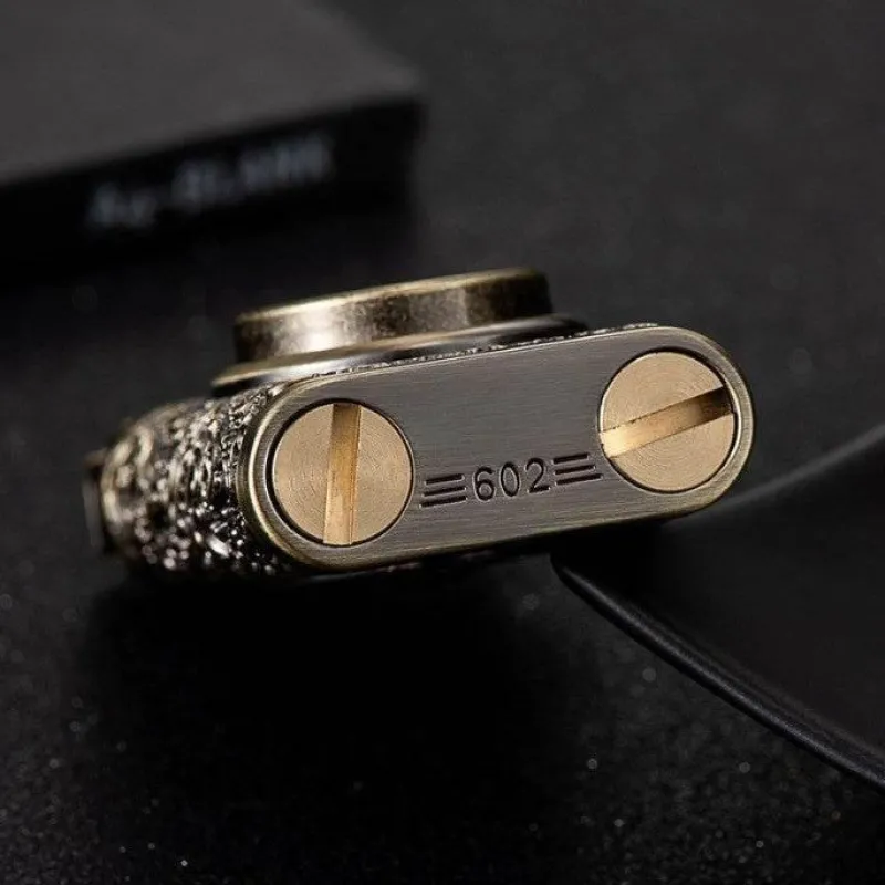 The Outdoor Vault Heimwerkzeuge|Outdoor & Garten-Dragon Wings Messingfeuerzeug - Kerosin-Design