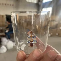 Plates u0026 More Küche & Esszimmer-3D-Weinglas mit Weihnachtsbaum – 300 ml, Trinkgeschirr für die Feiertage, Geschenk