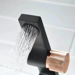 The Blissful Bath Badezimmer-Elegant Dual Control Bathroom Faucet - Touch Design