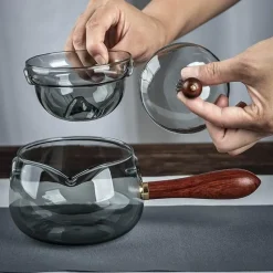 The Decor Haven Küche & Esszimmer-Elegante, drehbare, hitzebeständige Teekanne – zeitloses Design