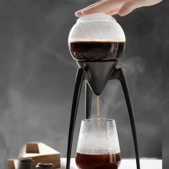 The Cozy Mug Küche & Esszimmer-Eleganter dreibeiniger Filterkaffee-/Teebereiter – Stilvolle Brühstation