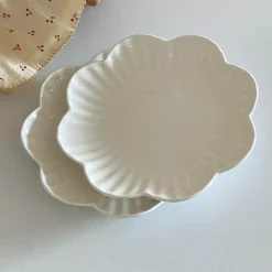 Elegance at the Table Küche & Esszimmer-Eleganter Keramik-Essteller mit Blumenmuster – Teller mit Blumenmuster