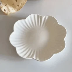 Elegance at the Table Küche & Esszimmer-Eleganter Keramik-Essteller mit Blumenmuster – Teller mit Blumenmuster