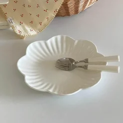 Elegance at the Table Küche & Esszimmer-Eleganter Keramik-Essteller mit Blumenmuster – Teller mit Blumenmuster