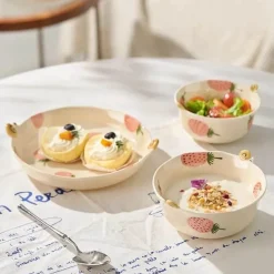 Plates u0026 More Küche & Esszimmer-Erdbeer-Nudelschüssel aus Keramik – 20,3 cm, hübsches, verbrühungshemmendes, süßes Design