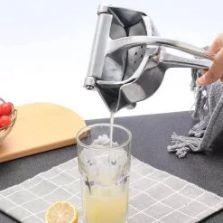 The Culinary Kit Küche & Esszimmer-Extra großer manueller Entsafter aus Edelstahl – Hochleistungs-Obstpresse