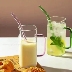 Plates u0026 More Küche & Esszimmer-Farbige Glasbecher mit Strohhalm – Lustiges Trinkgeschirr-Set