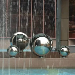 The Gilded Nest Outdoor & Garten-Gartenkugel aus Edelstahl mit Spiegel – Modernes Ornament für den Außenbereich