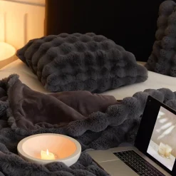 Cozy Haven Bettzeug-Genevieve Pelz-Überwurfdecke – weiche, gemütliche Dekodecke