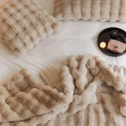 Cozy Haven Bettzeug-Genevieve Pelz-Überwurfdecke – weiche, gemütliche Dekodecke