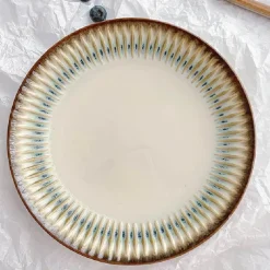 Elegance at the Table Küche & Esszimmer-Geprägter Keramikteller – vertikales Maserungsdesign