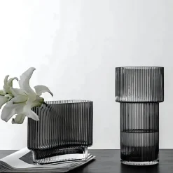 Flourish Vases Wohndeko-Gerippte Elegance Vase – Stilvolles dekoratives Herzstück