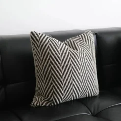 The Cushion Corner Bettzeug-Gewebte Kissenbezüge aus Wolle zum Häkeln - Schwarz-Weiß-Wohndekor