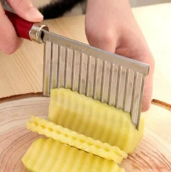 The Culinary Kit Küche & Esszimmer-Gewellter Kartoffelschneider – Küchenwerkzeug aus Edelstahl