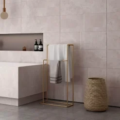 Serene Splash Badezimmer-Giorgia Towel Rack - Stylish Bath Organizer