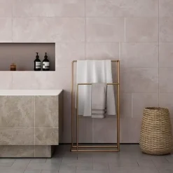 Serene Splash Badezimmer-Giorgia Towel Rack - Stylish Bath Organizer