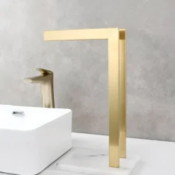 Serene Splash Badezimmer-Giovanni Towel Holder - Stylish Bathroom Organizer