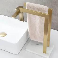 Serene Splash Badezimmer-Giovanni Towel Holder - Stylish Bathroom Organizer