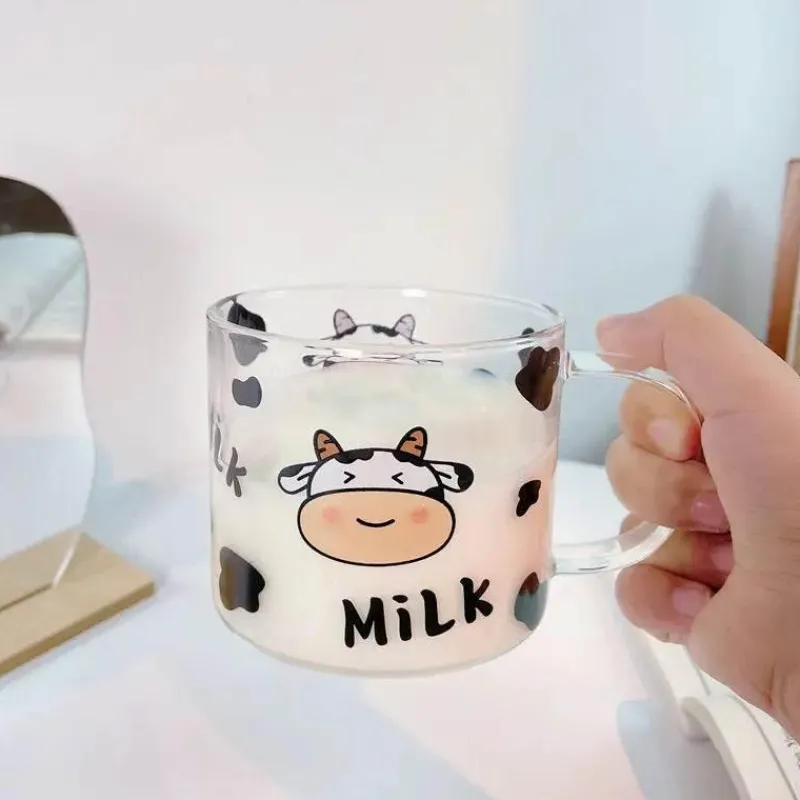 Plates u0026 More Küche & Esszimmer-Glasbecher mit Kuhmuster und Löffeldeckel – 135 oz Trinkgeschirr für Schlafsäle