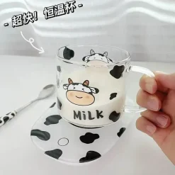 Plates u0026 More Küche & Esszimmer-Glasbecher mit Kuhmuster und Löffeldeckel – 135 oz Trinkgeschirr für Schlafsäle